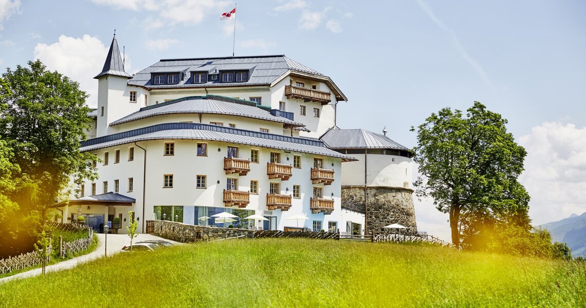Elegant hotel in castle style amidst green landscape. | © Holiday Region National Park Hohe Tauern