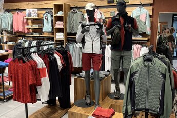 Sports store with two mannequins in outdoor clothing, surrounded by apparel and accessories. | © Sport Steger Mittersill