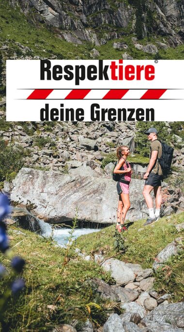 Two hikers in the mountains with the slogan "Respect your limits". | © Daniel Kogler