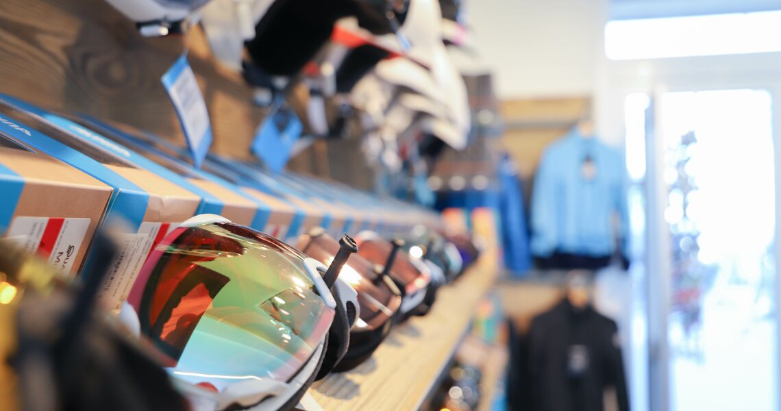  Ski goggles and helmets in a winter sports store | © Hohe Tauern National Park holiday region